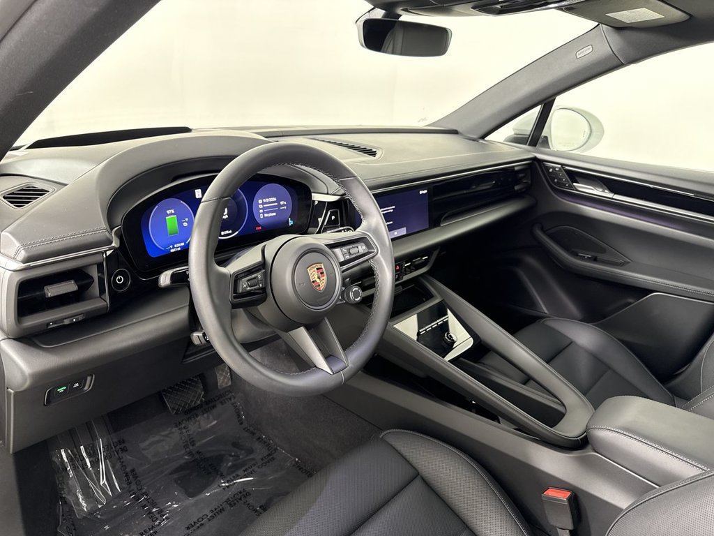 Certified 2025 Porsche Macan 4 Electric AWD/4WD image 4