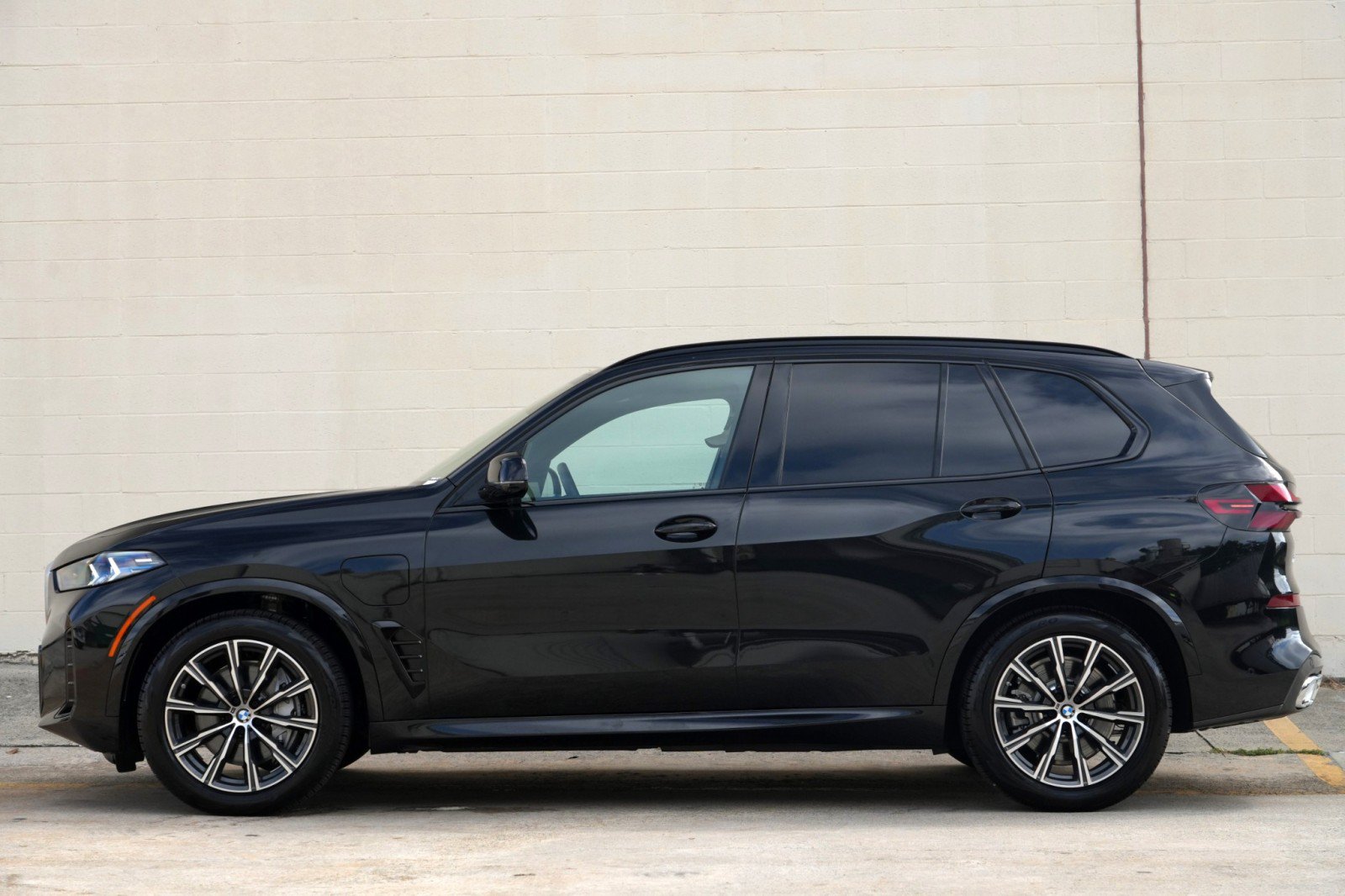 Used 2026 BMW X5 xDrive50e w/ Executive Package AWD/4WD image 9