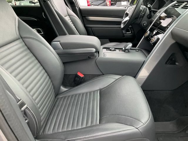 Used 2025 Land Rover Discovery Dynamic SE AWD/4WD image 22