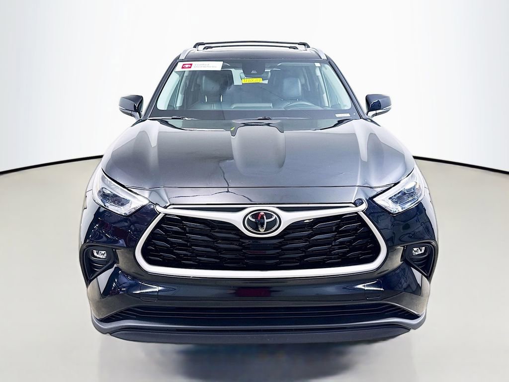 Certified 2024 Toyota Highlander XLE image 2