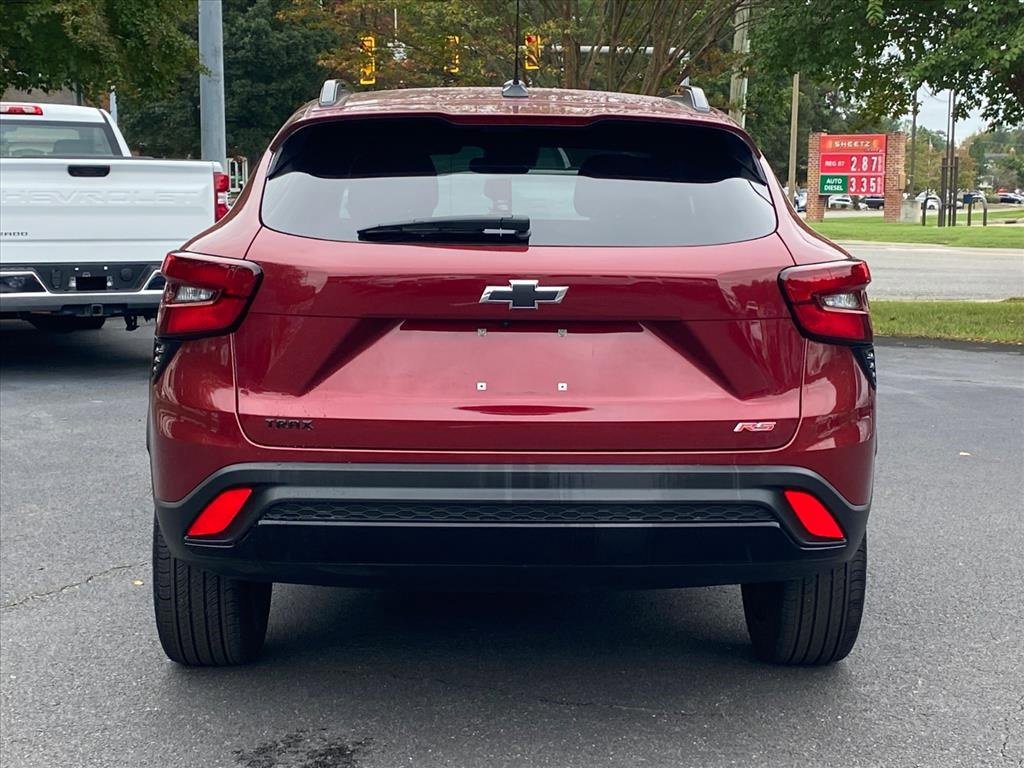 Used 2024 Chevrolet Trax RS w/ Driver Confidence Package image 4