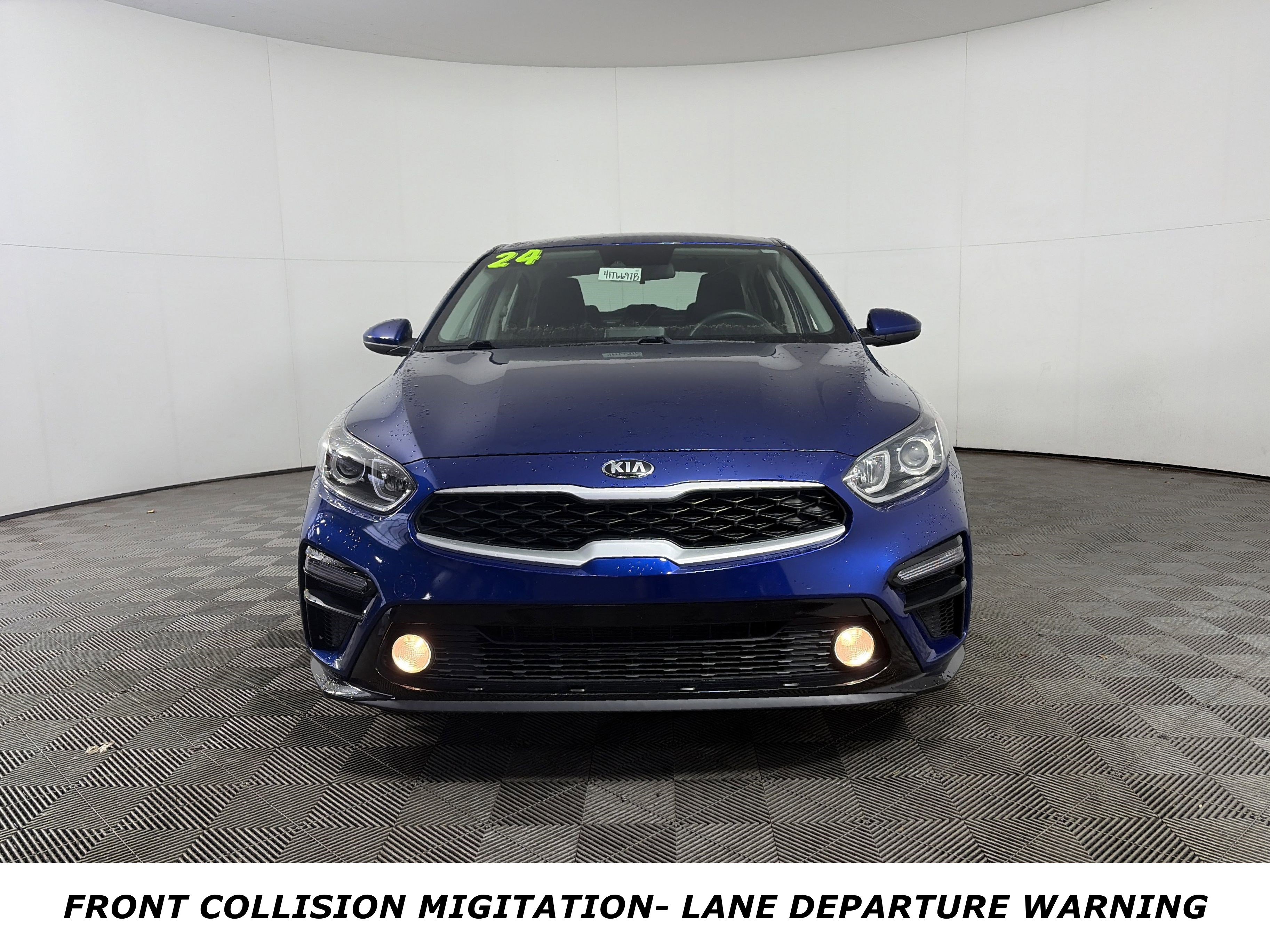 Used 2021 Kia Forte LXS image 2