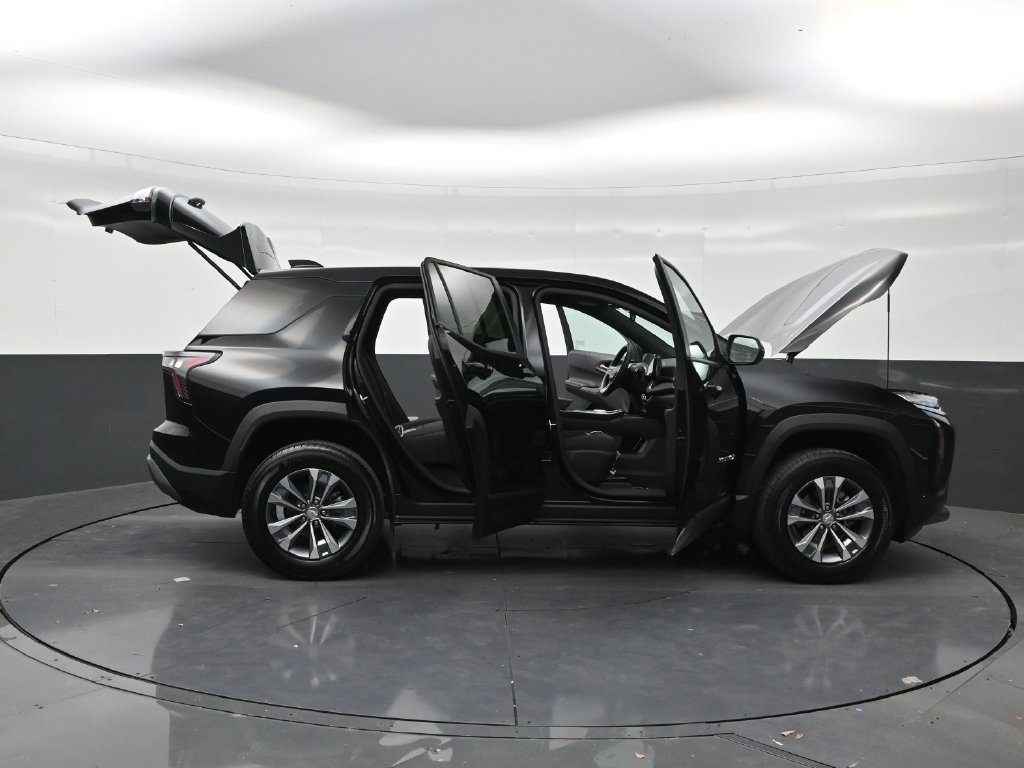 Used 2026 Chevrolet Equinox LT w/ Safety and Technology Package FWD image 29