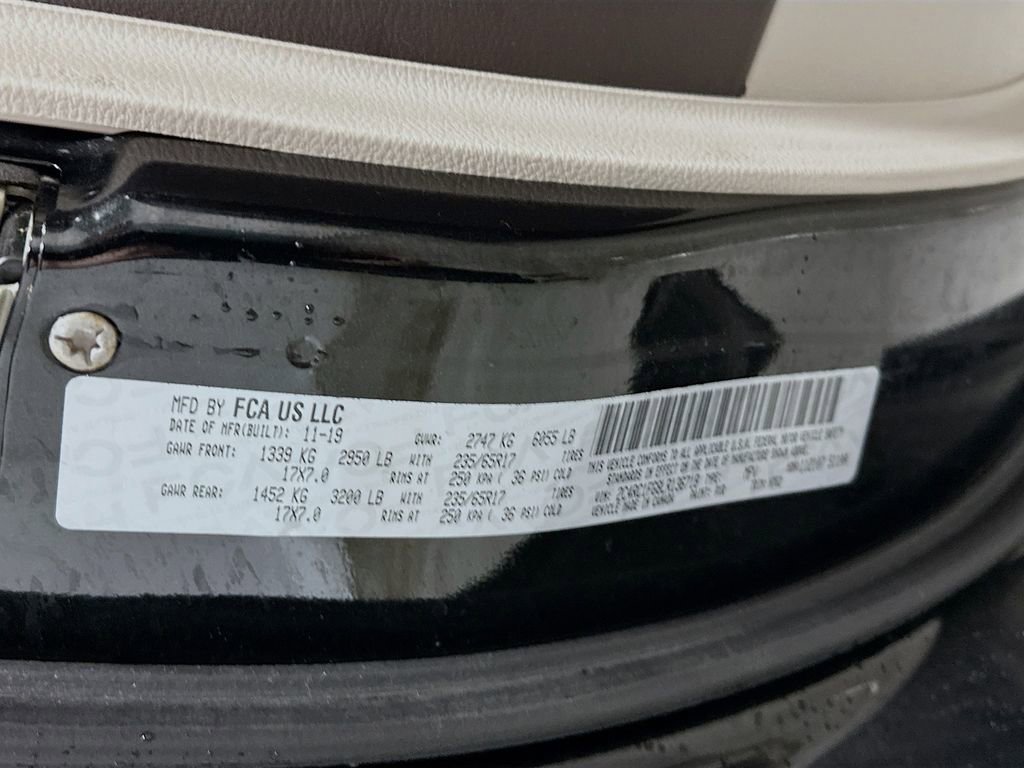 Used 2020 Chrysler Pacifica Touring image 32