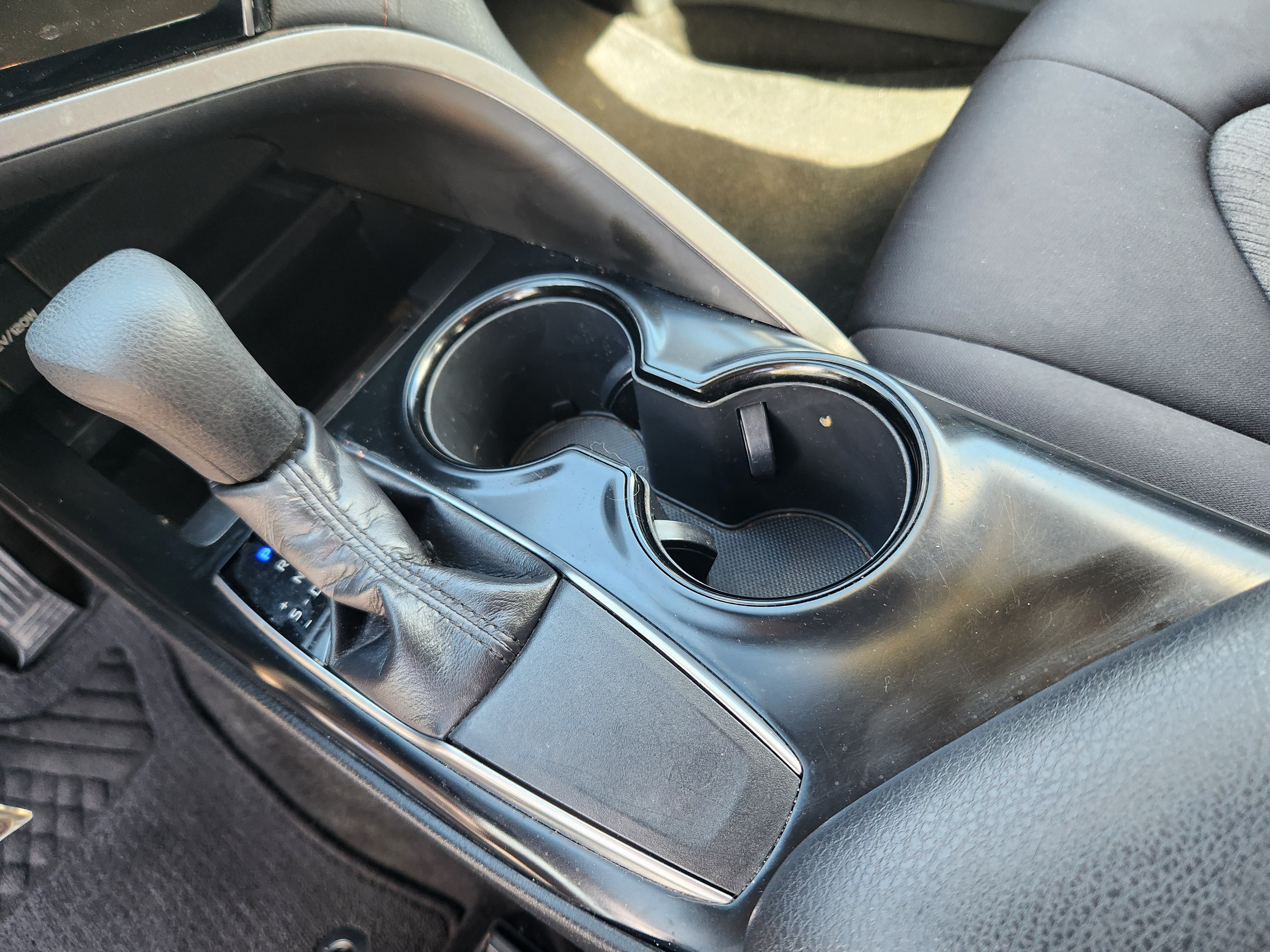 Used 2019 Toyota Camry LE FWD image 15