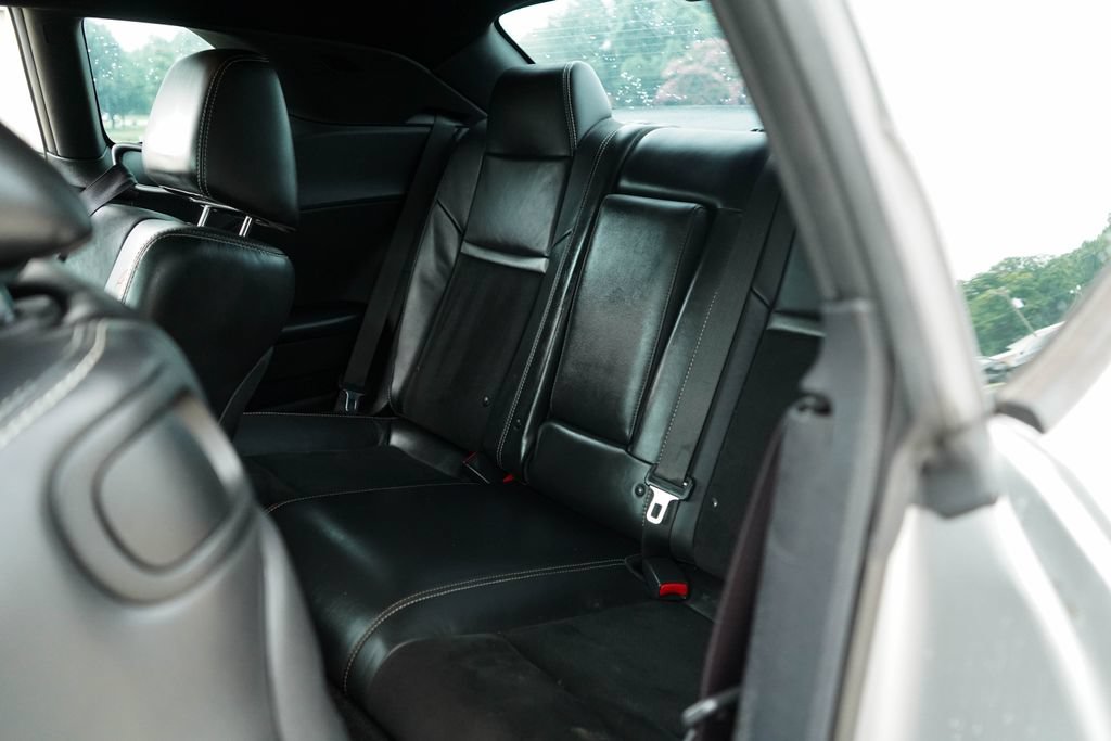 Used 2014 Dodge Challenger R/T RWD image 9