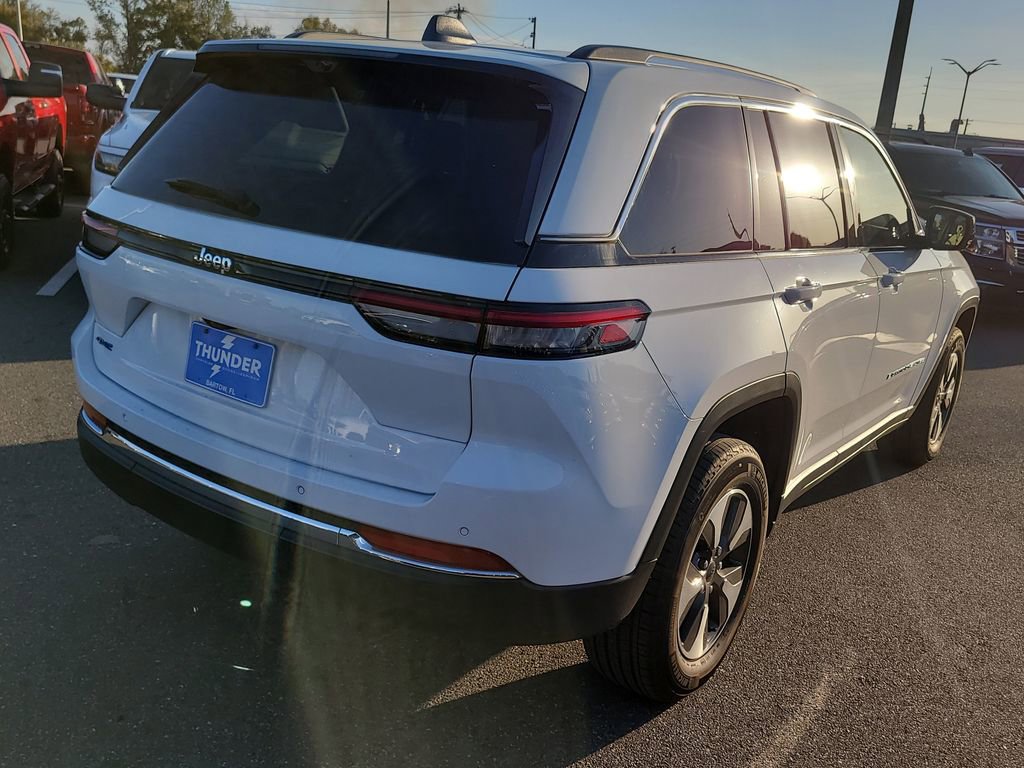 Used 2023 Jeep Grand Cherokee 4WD 4xe w/ Luxury Tech Group II image 4