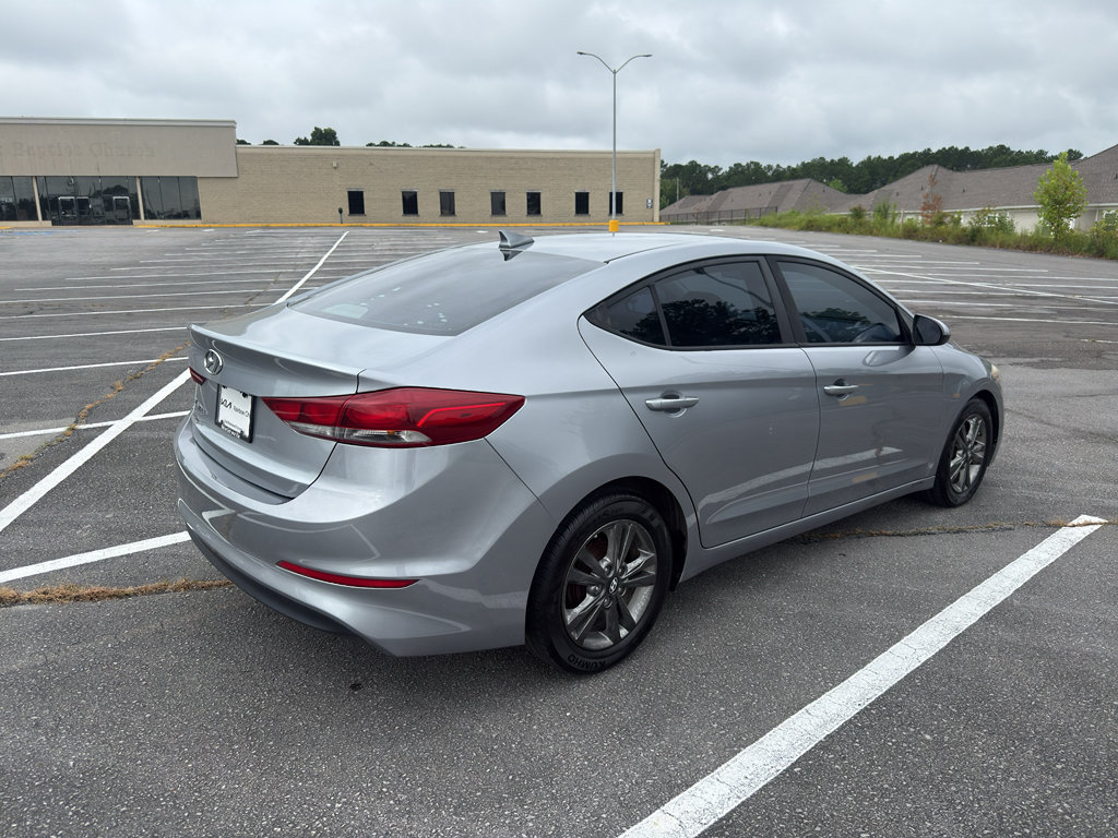 Used 2017 Hyundai Elantra SE FWD image 5