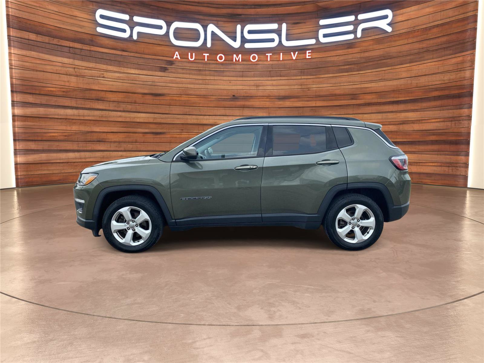 Used 2018 Jeep Compass Latitude w/ Popular Equipment Group FWD image 2