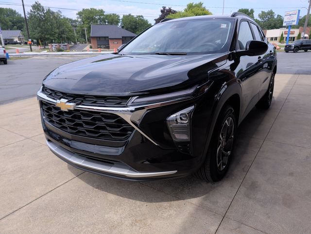 Used 2024 Chevrolet Trax LT w/ Driver Confidence Package FWD image 4