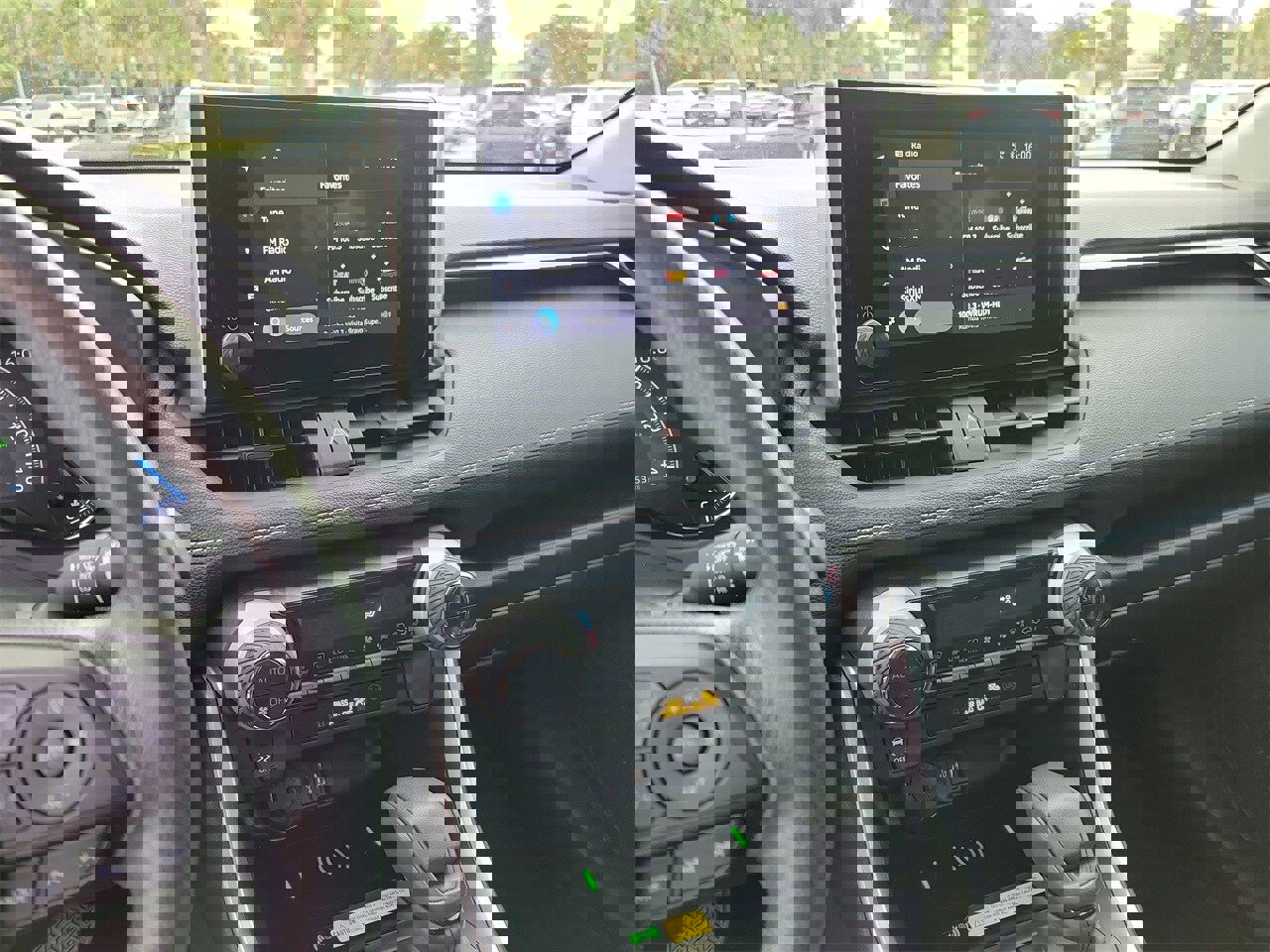 Used 2025 Toyota RAV4 XLE image 25