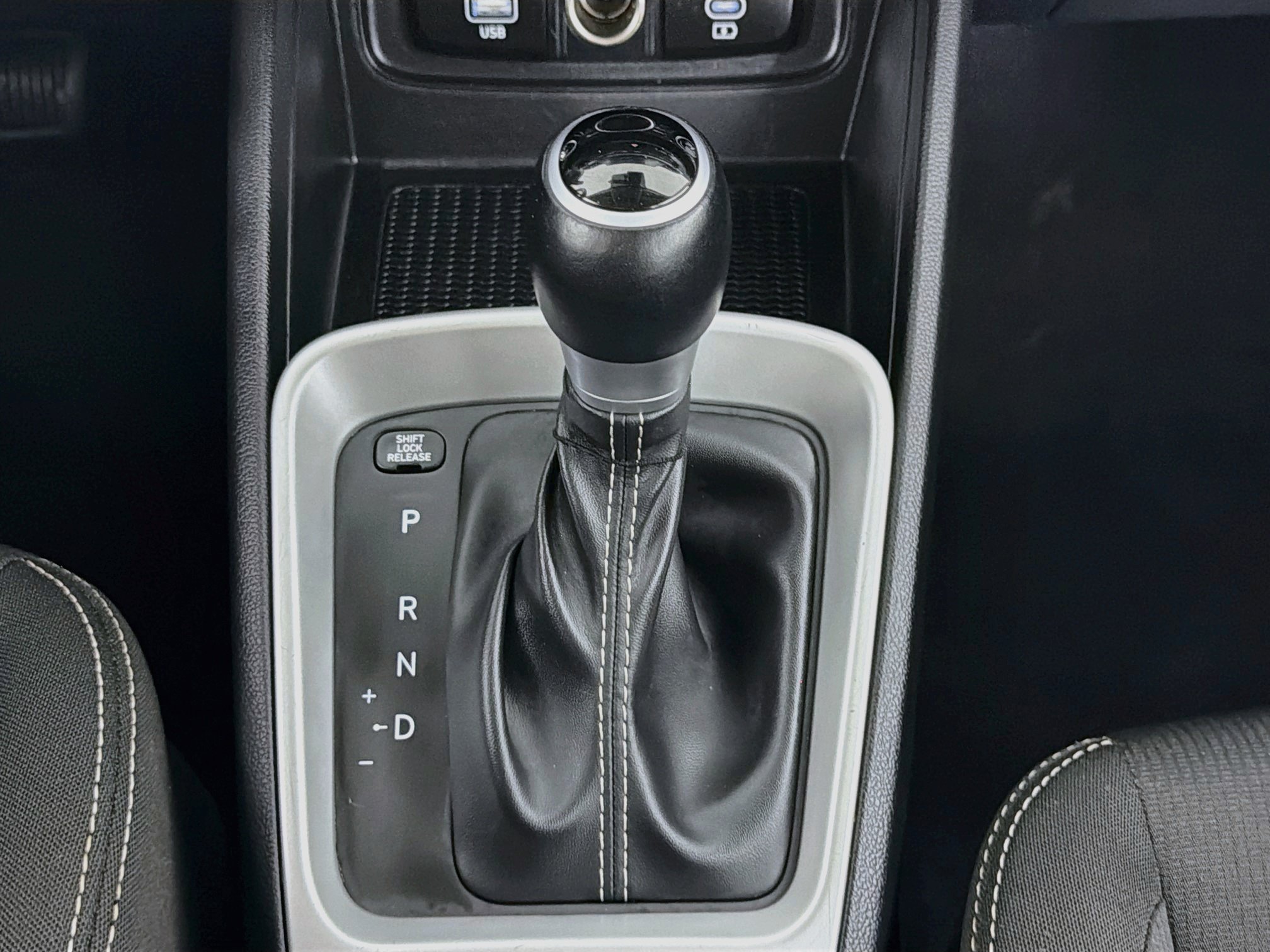Used 2025 Hyundai Venue SEL FWD image 25