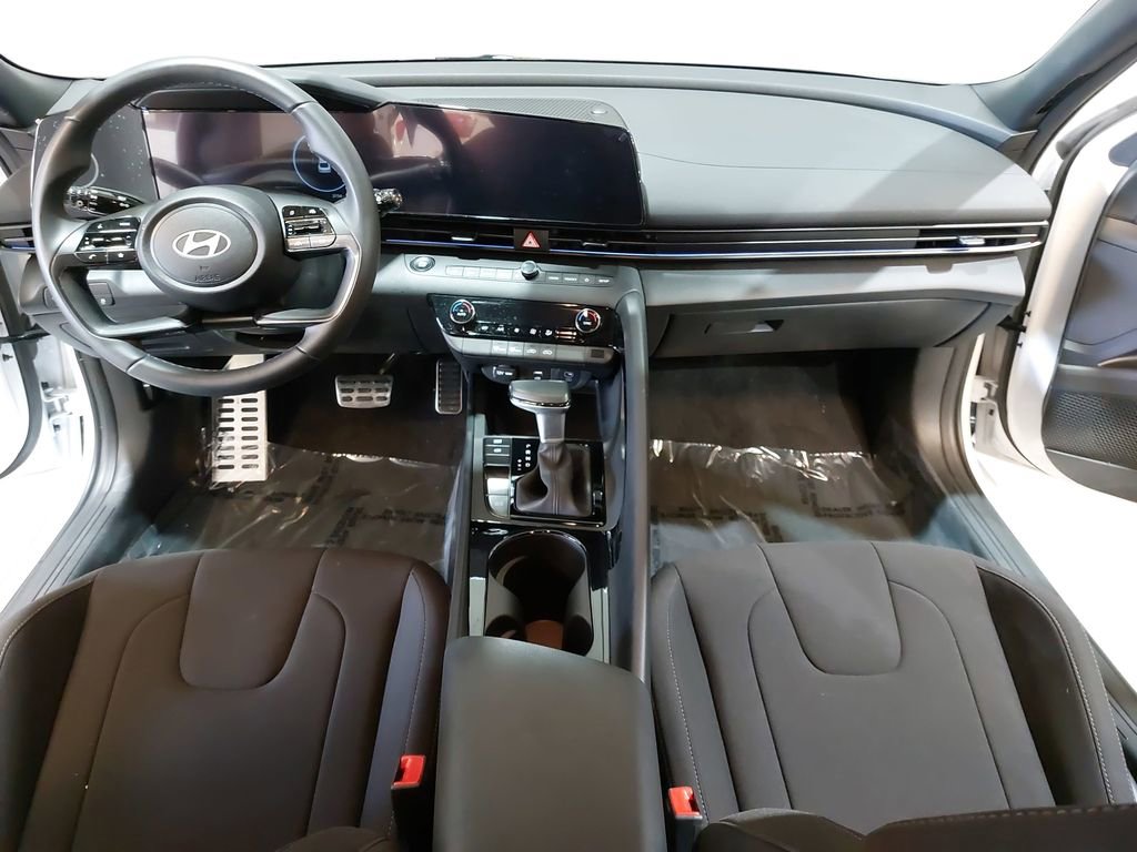 Used 2025 Hyundai Elantra SEL FWD image 9