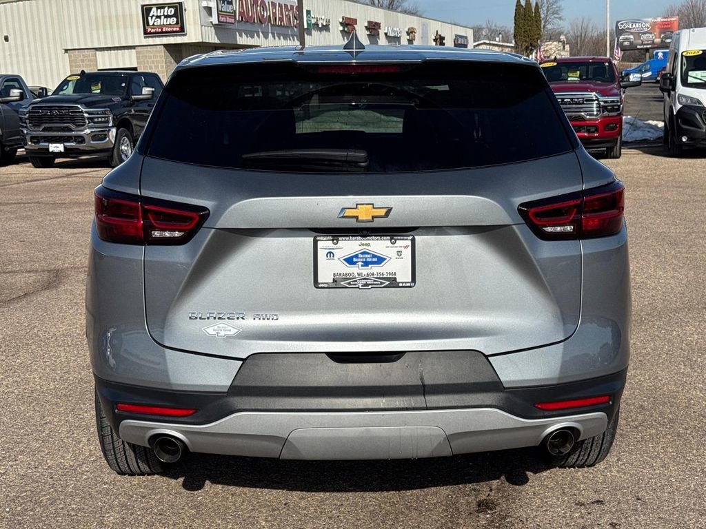 Used 2025 Chevrolet Blazer LT AWD/4WD image 3