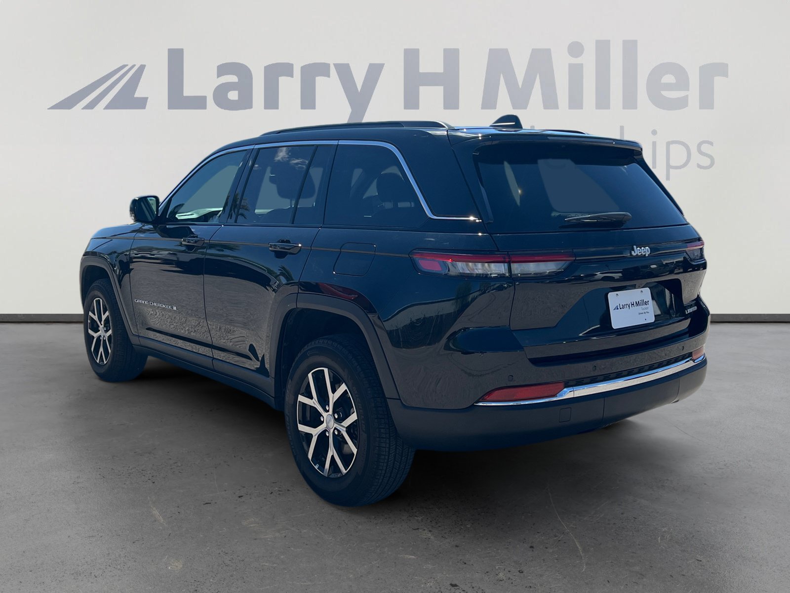 Certified 2024 Jeep Grand Cherokee Limited RWD image 3