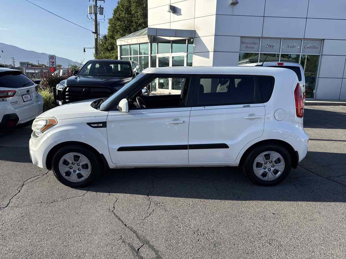 Used 2013 Kia Soul FWD image 9