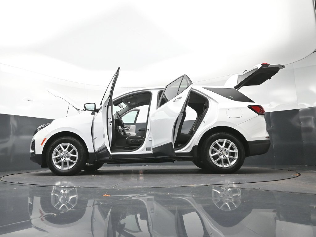 Used 2024 Chevrolet Equinox LS w/ LS Convenience Package FWD image 32