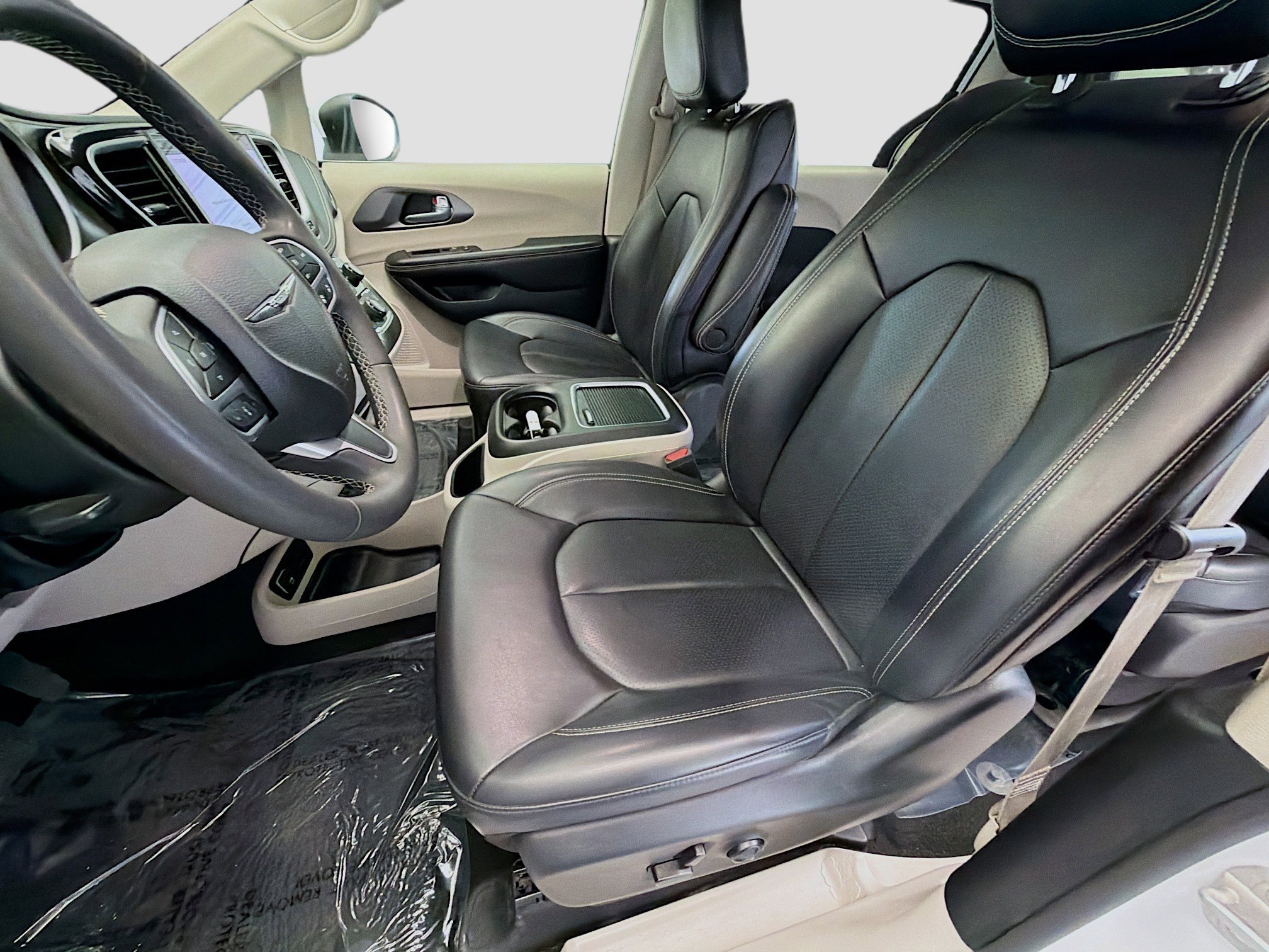 Used 2023 Chrysler Pacifica Touring-L image 11