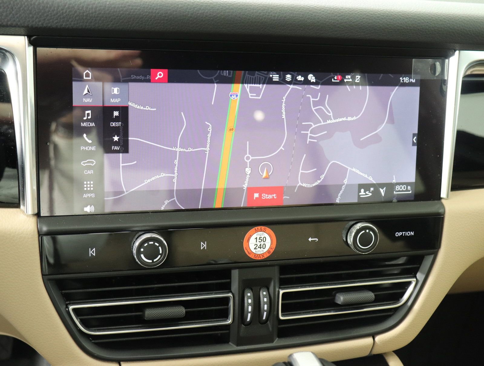 Used 2025 Porsche Macan image 30