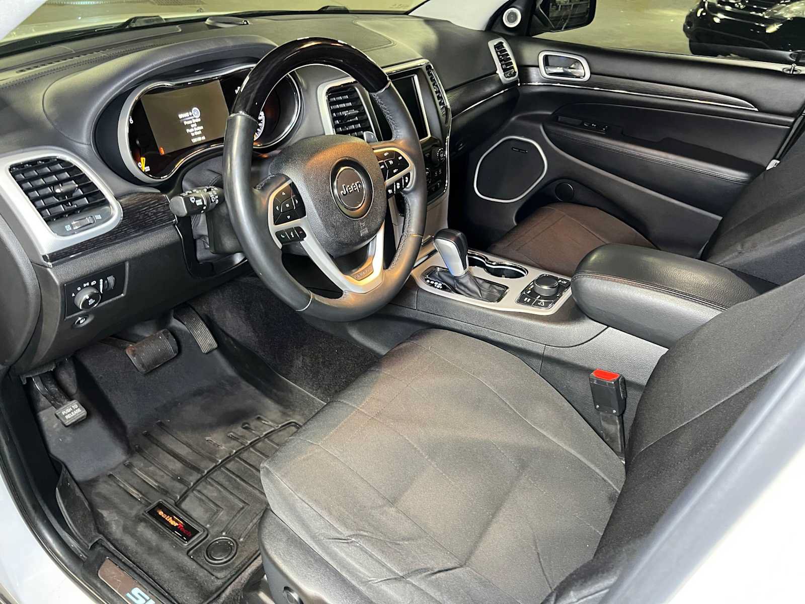 Used 2018 Jeep Grand Cherokee Summit AWD/4WD image 25