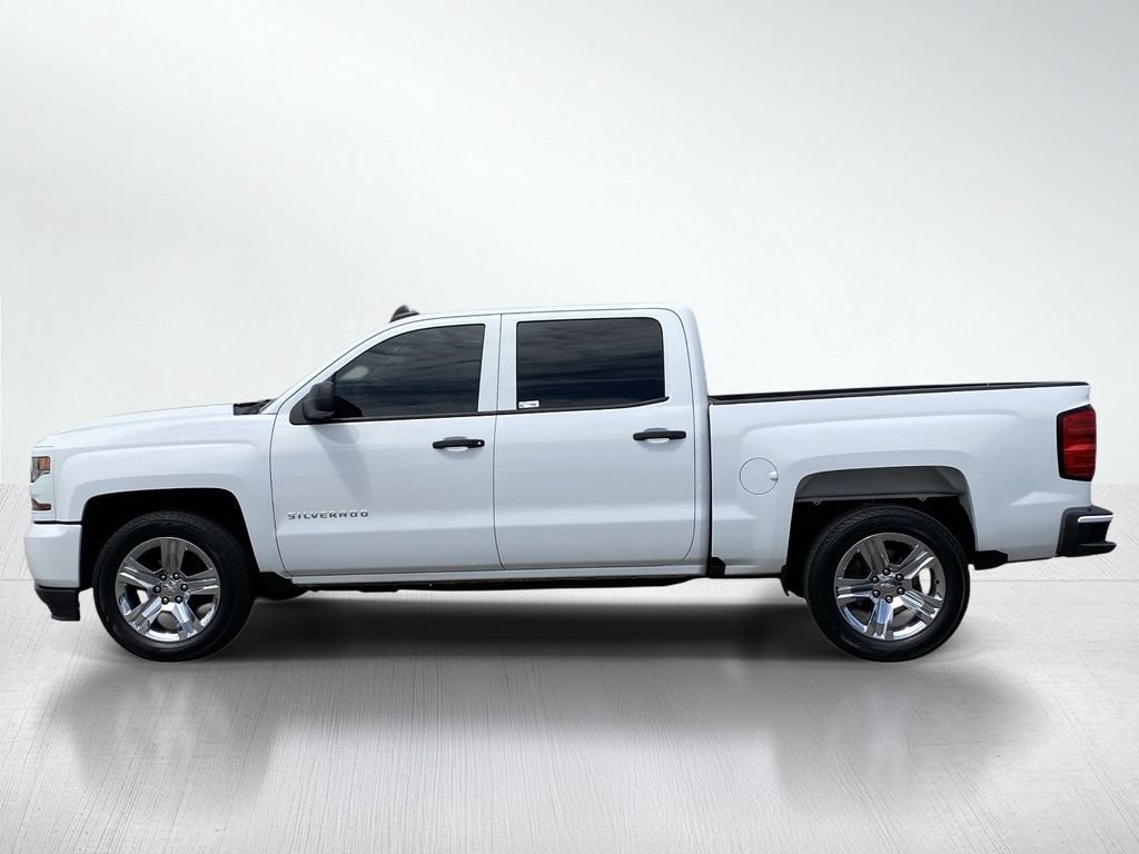 Used 2018 Chevrolet Silverado 1500 Custom w/ Custom Convenience Package RWD image 2