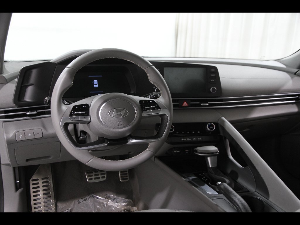 Certified 2025 Hyundai Elantra Sport image 6