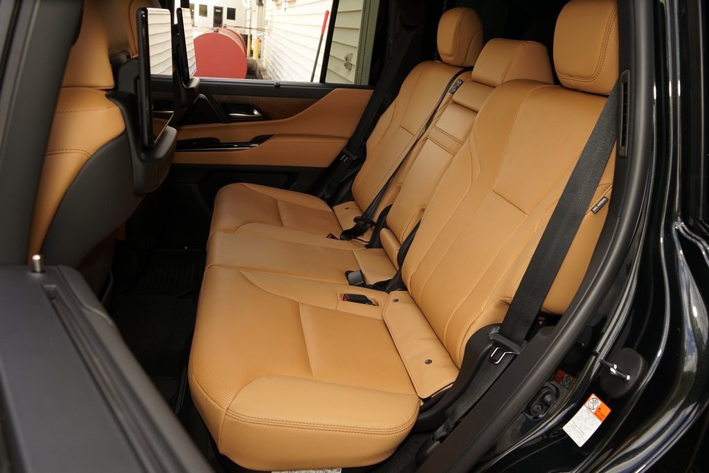 Used 2025 Lexus LX 600 4WD w/ Luxury Package image 24