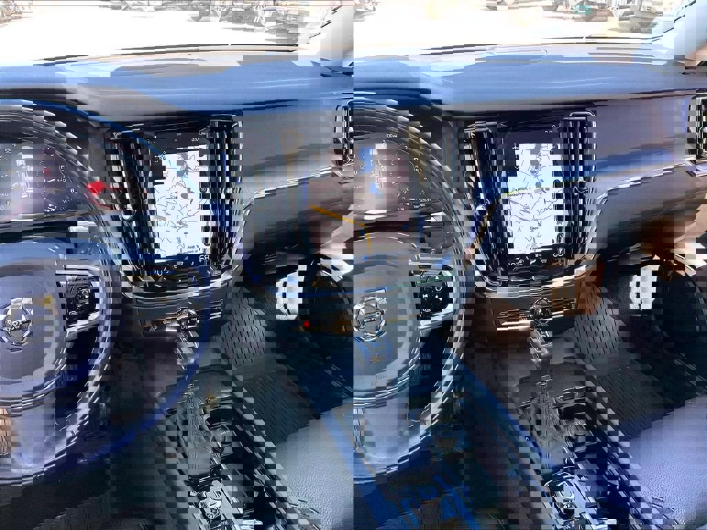 Used 2020 Volvo V60 T5 Cross Country w/ Protection Package image 17