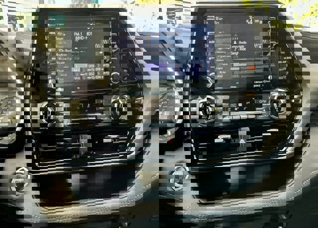 Used 2020 Toyota Highlander XLE image 30