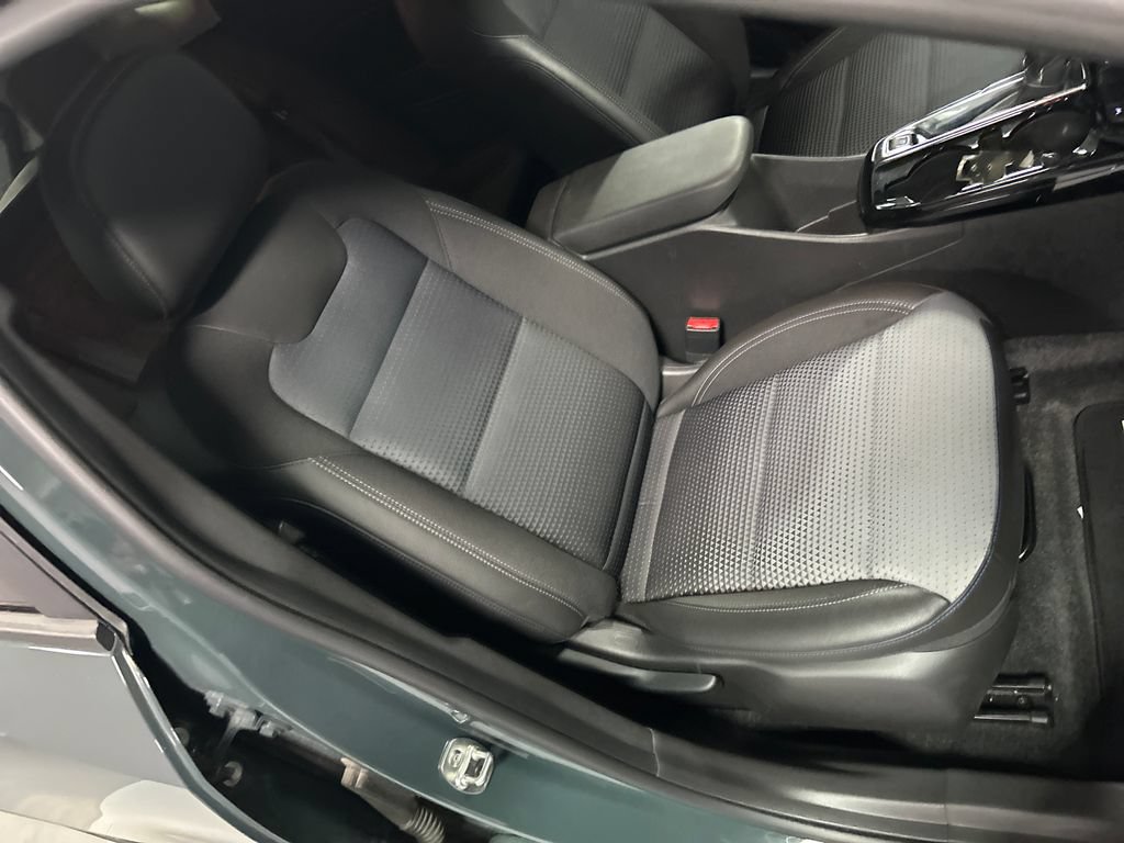 Used 2025 Chevrolet Trax LT FWD image 23