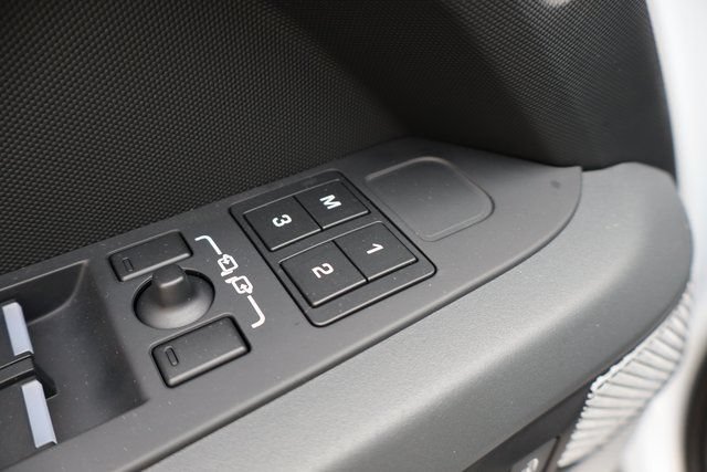 Used 2023 Land Rover Defender 130 X-Dynamic SE AWD/4WD image 10