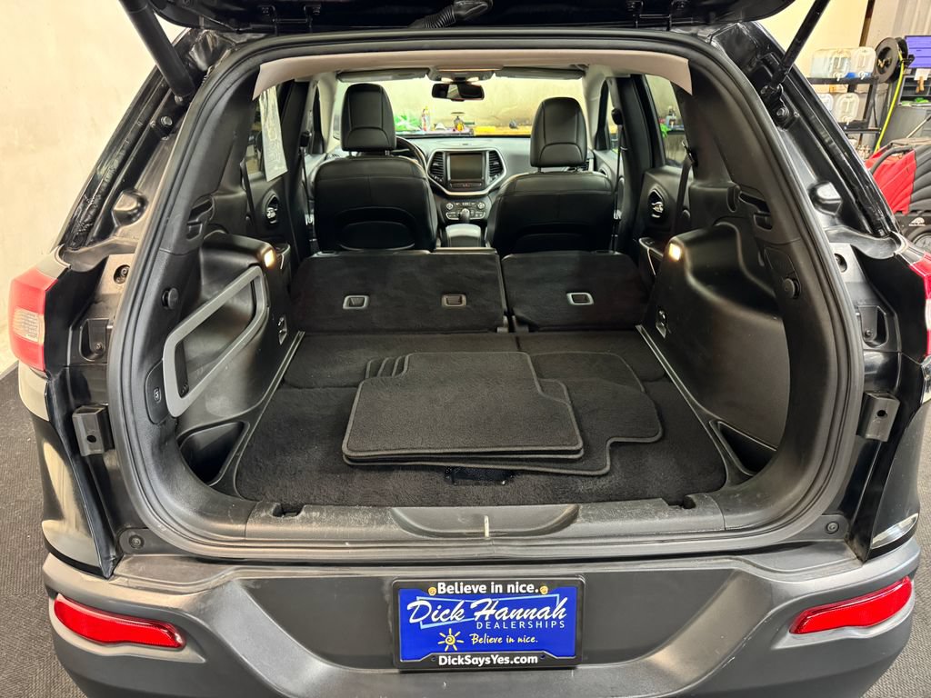 Used 2018 Jeep Cherokee Latitude Plus w/ Comfort/Convenience Group FWD image 7