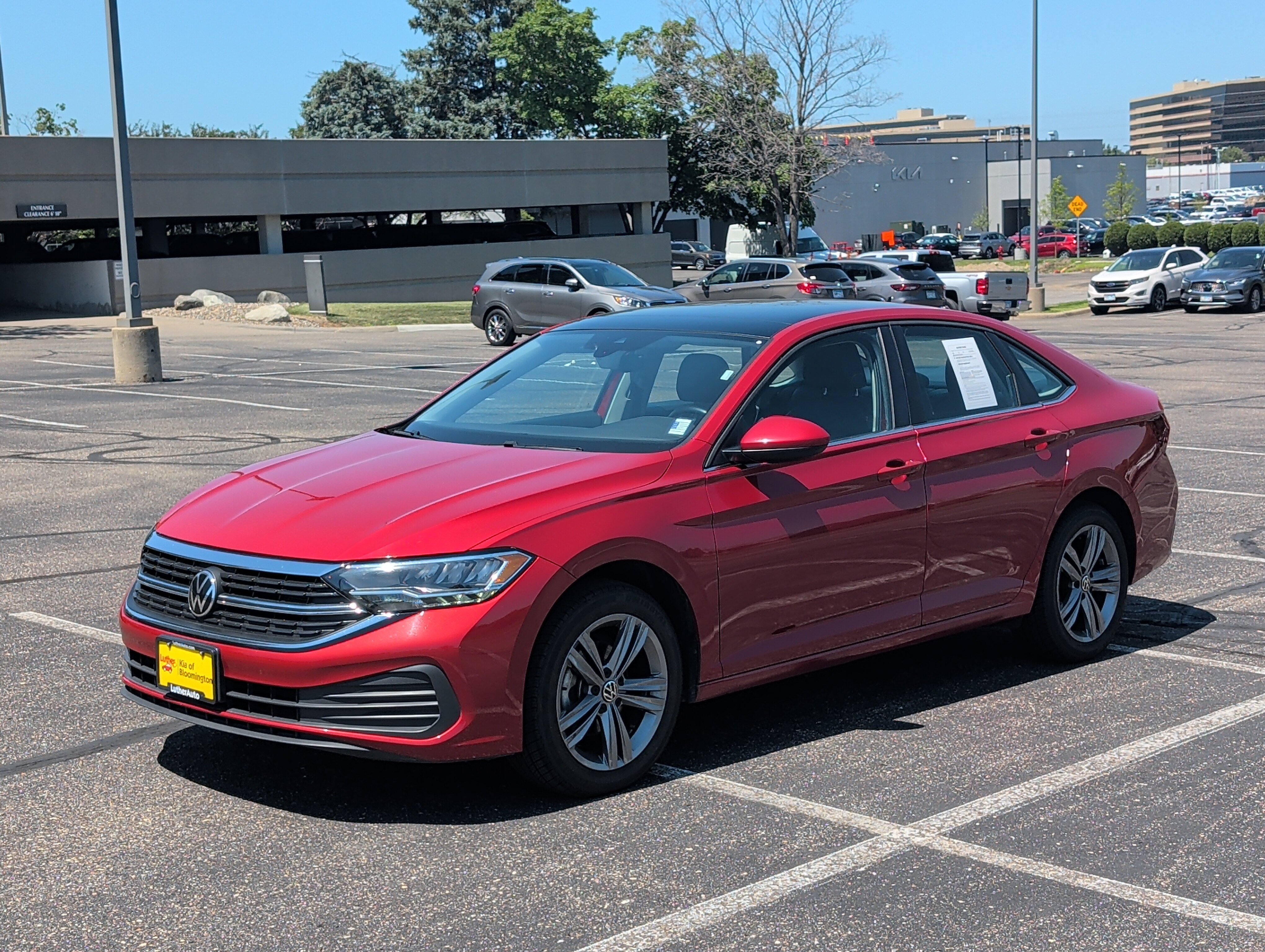 Used 2022 Volkswagen Jetta SE FWD image 2