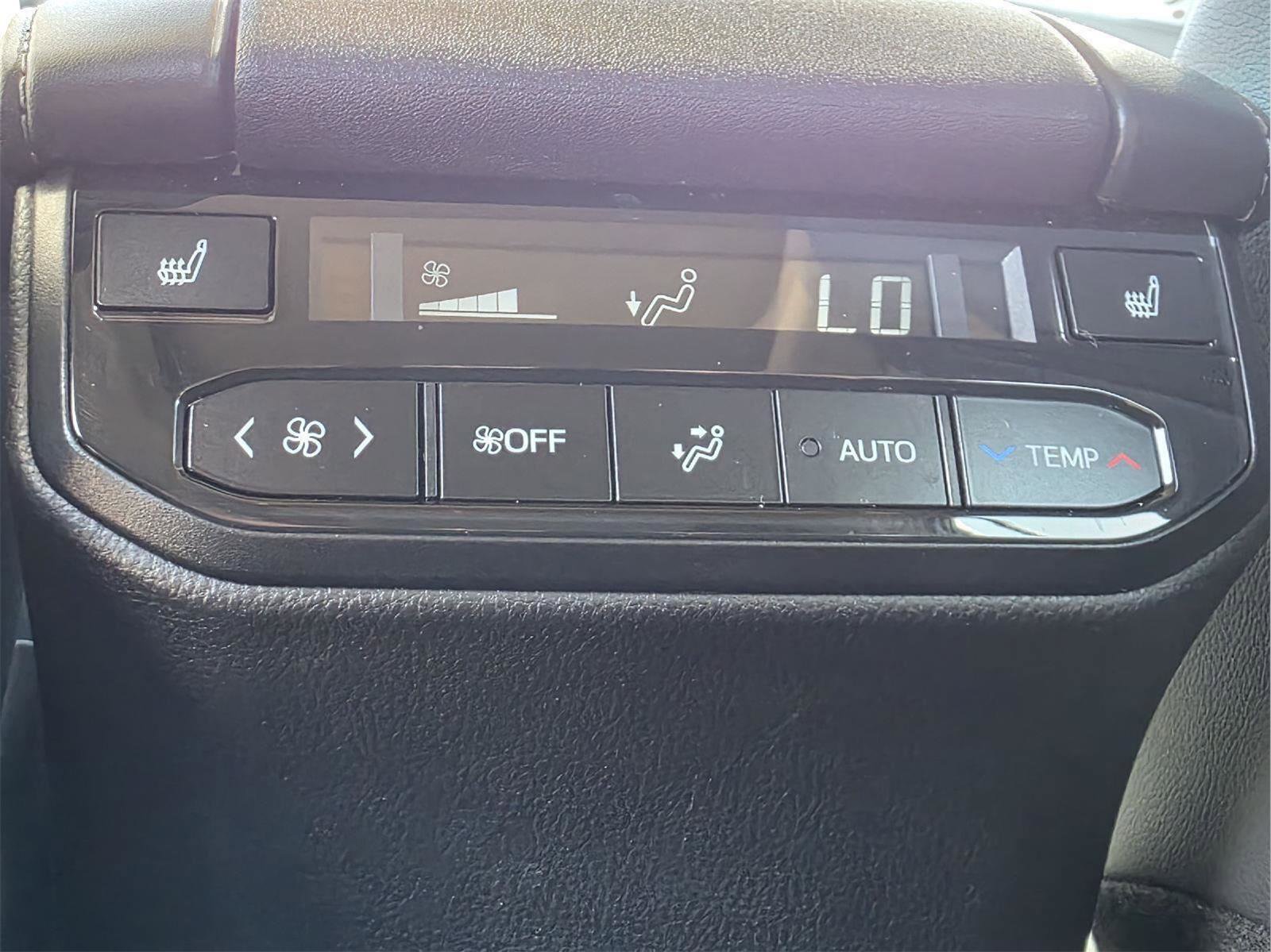 Used 2025 Toyota Highlander Platinum image 11