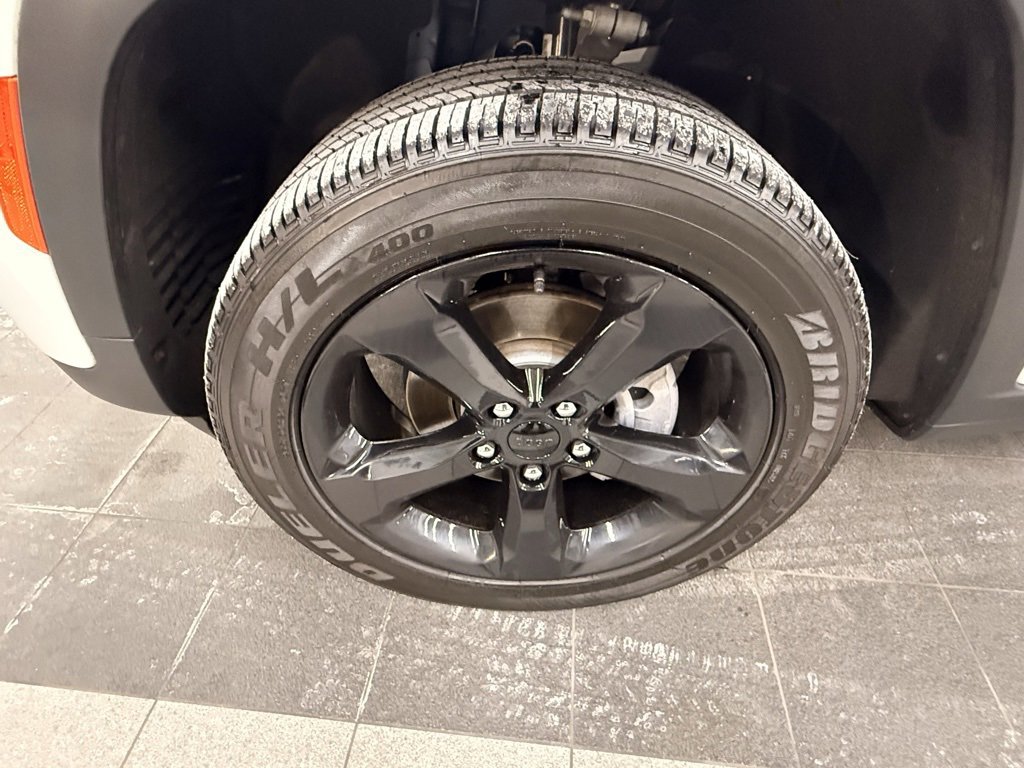 Certified 2025 Jeep Grand Cherokee Altitude image 44