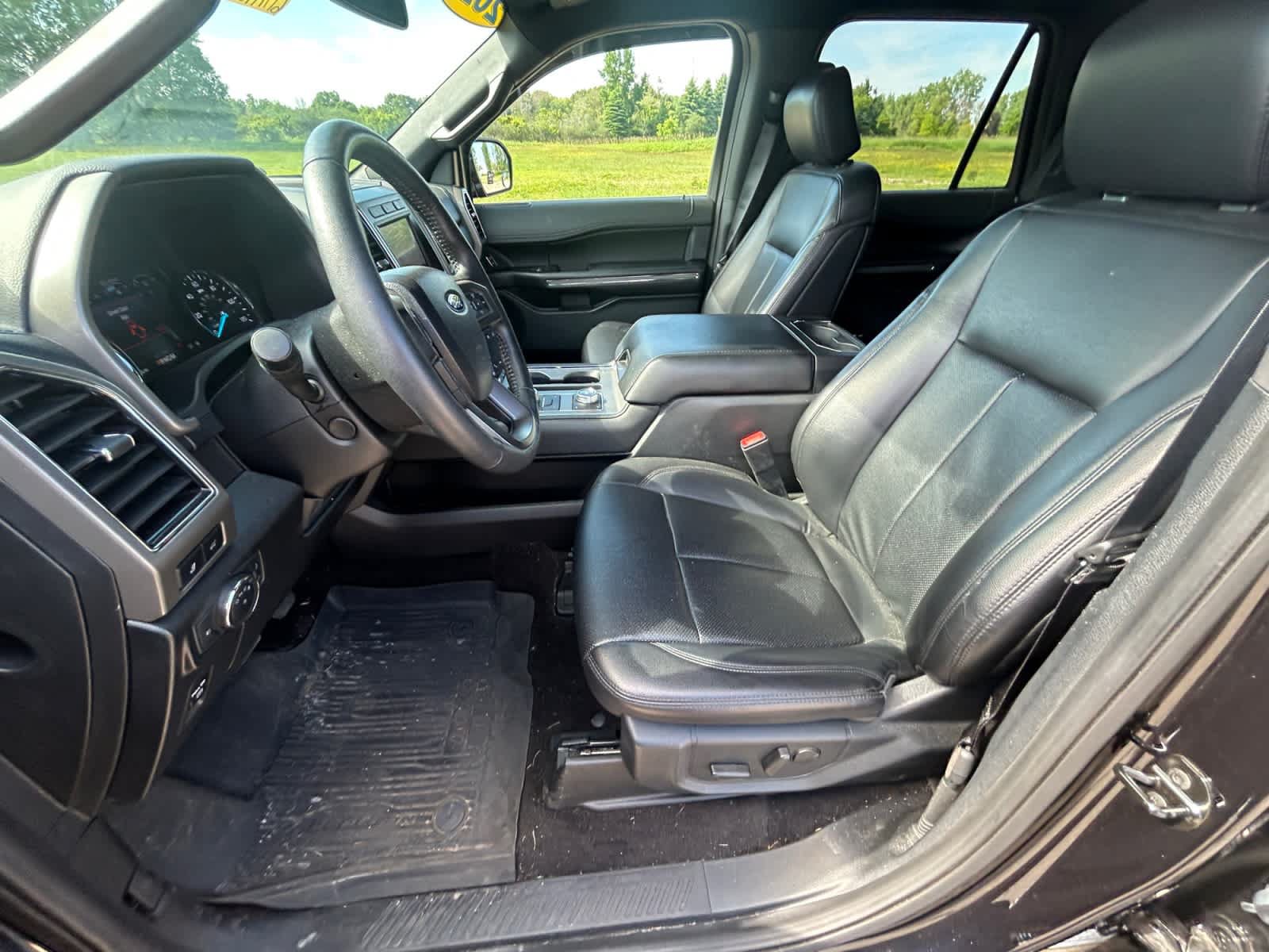 Used 2020 Ford Expedition XLT w/ Equipment Group 202A AWD/4WD image 9