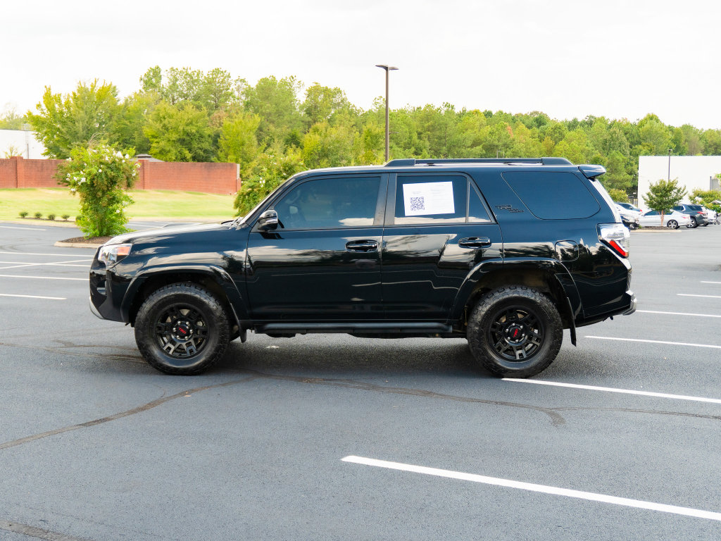 Used 2022 Toyota 4Runner TRD Off-Road Premium AWD/4WD image 9