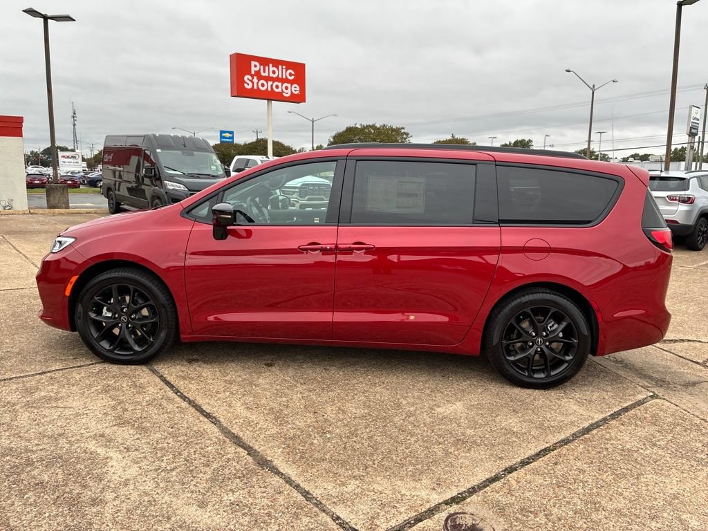 New 2026 Chrysler Pacifica Select w/ S Appearance Package FWD image 2
