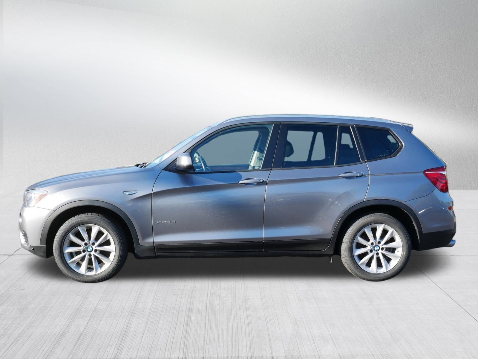 Used 2017 BMW X3 xDrive28i image 4