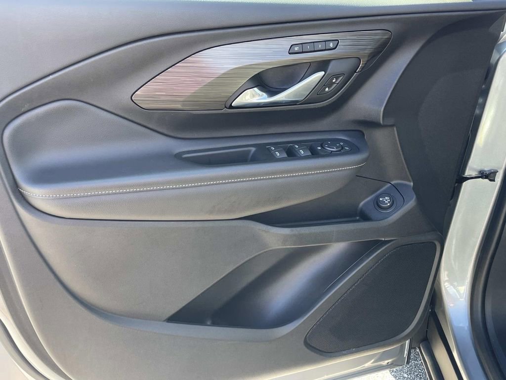 Used 2023 GMC Terrain SLT w/ Tech Package image 15