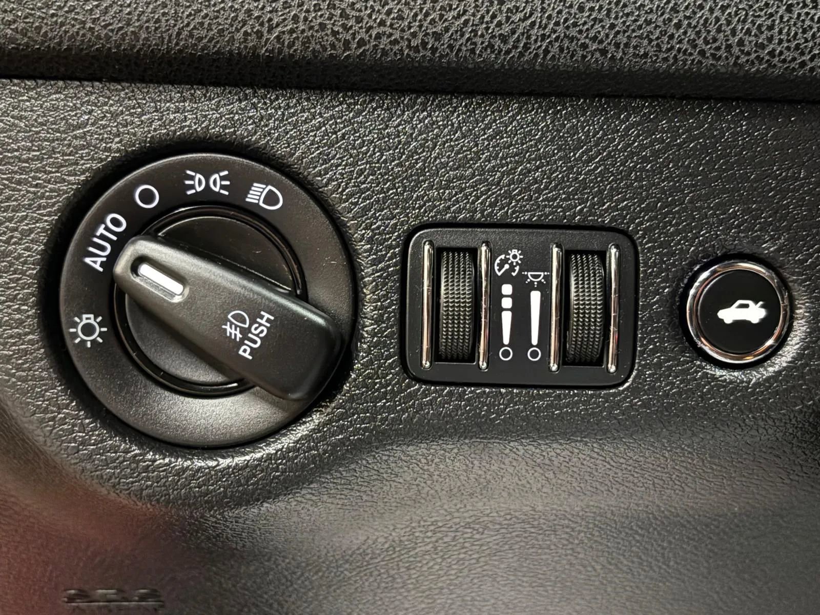 Used 2015 Dodge Charger R/T w/ Plus Group image 31