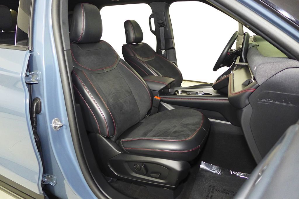 Used 2025 Ford Explorer ST AWD/4WD image 19