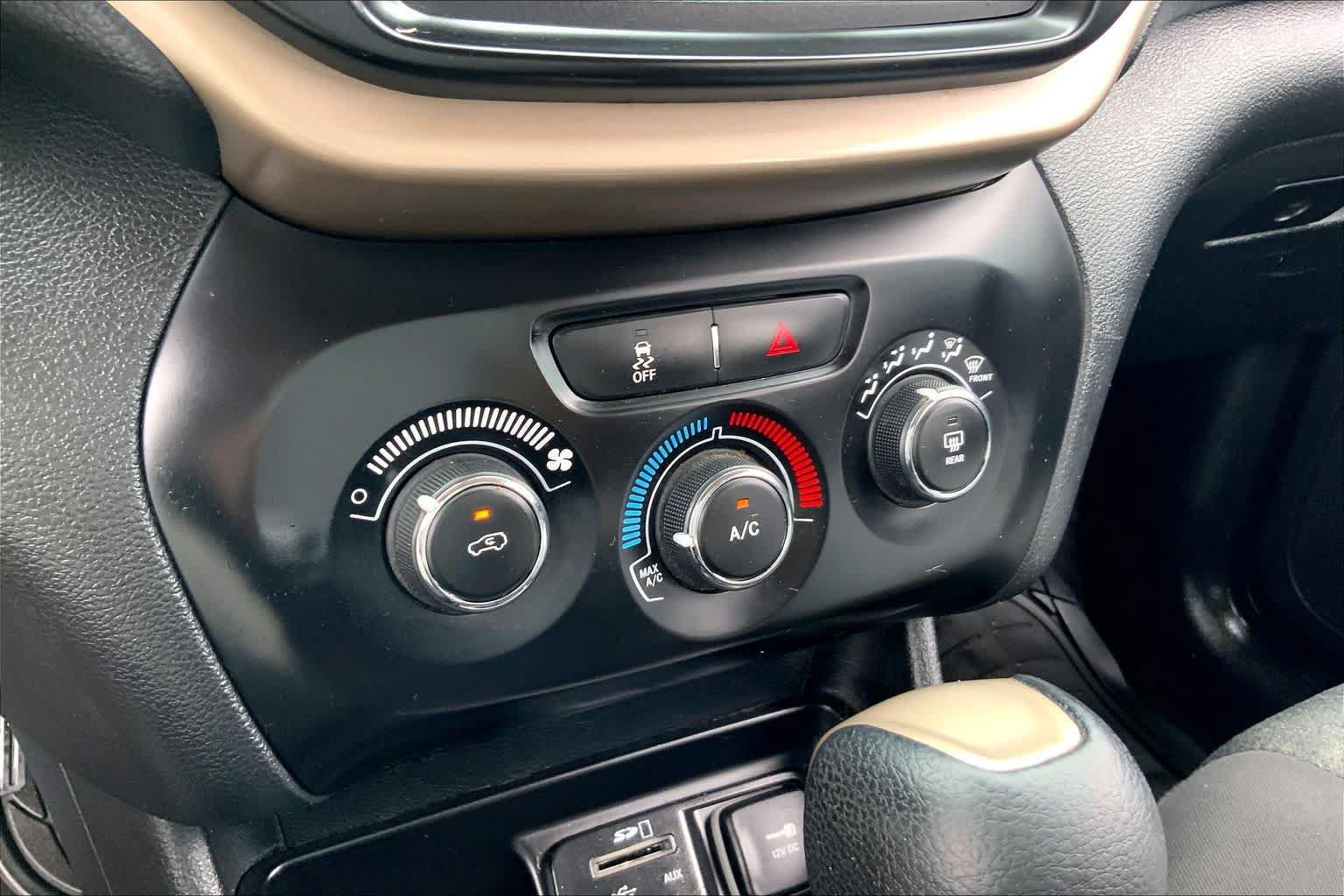 Used 2016 Jeep Cherokee Sport FWD image 15