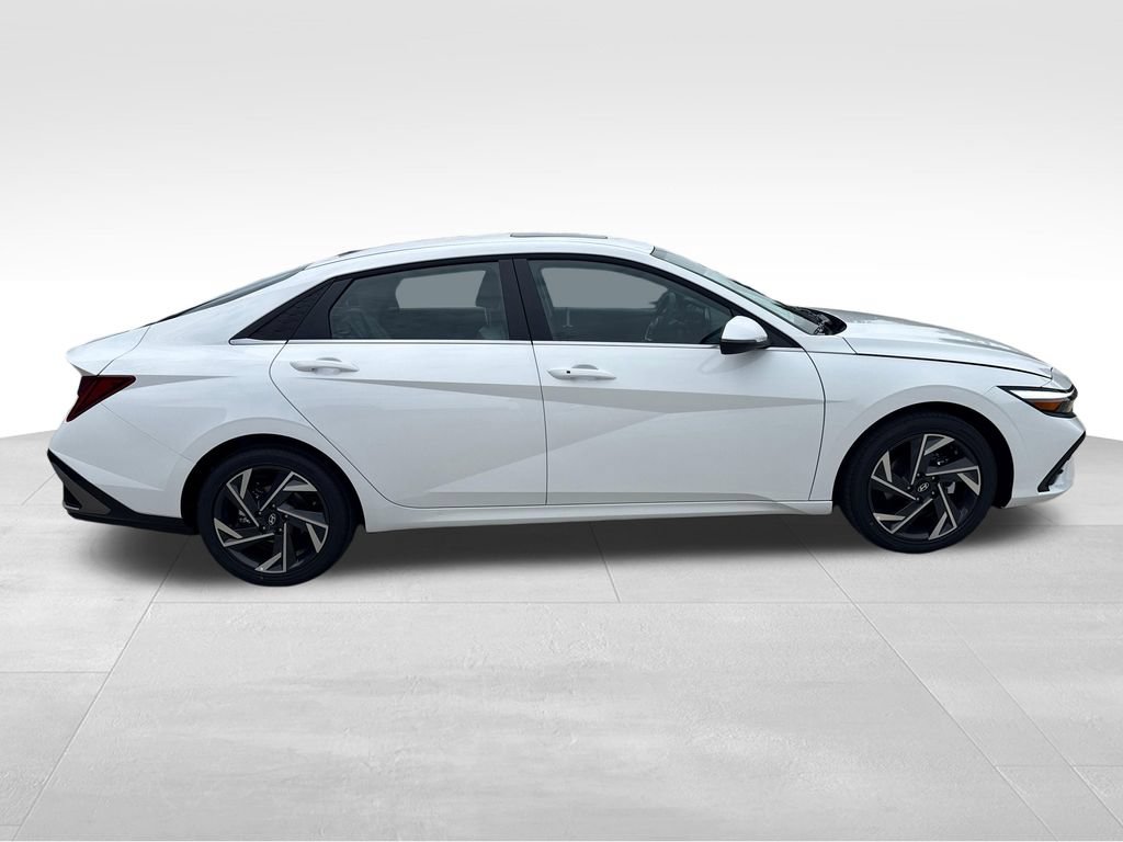 New 2026 Hyundai Elantra Limited FWD image 8