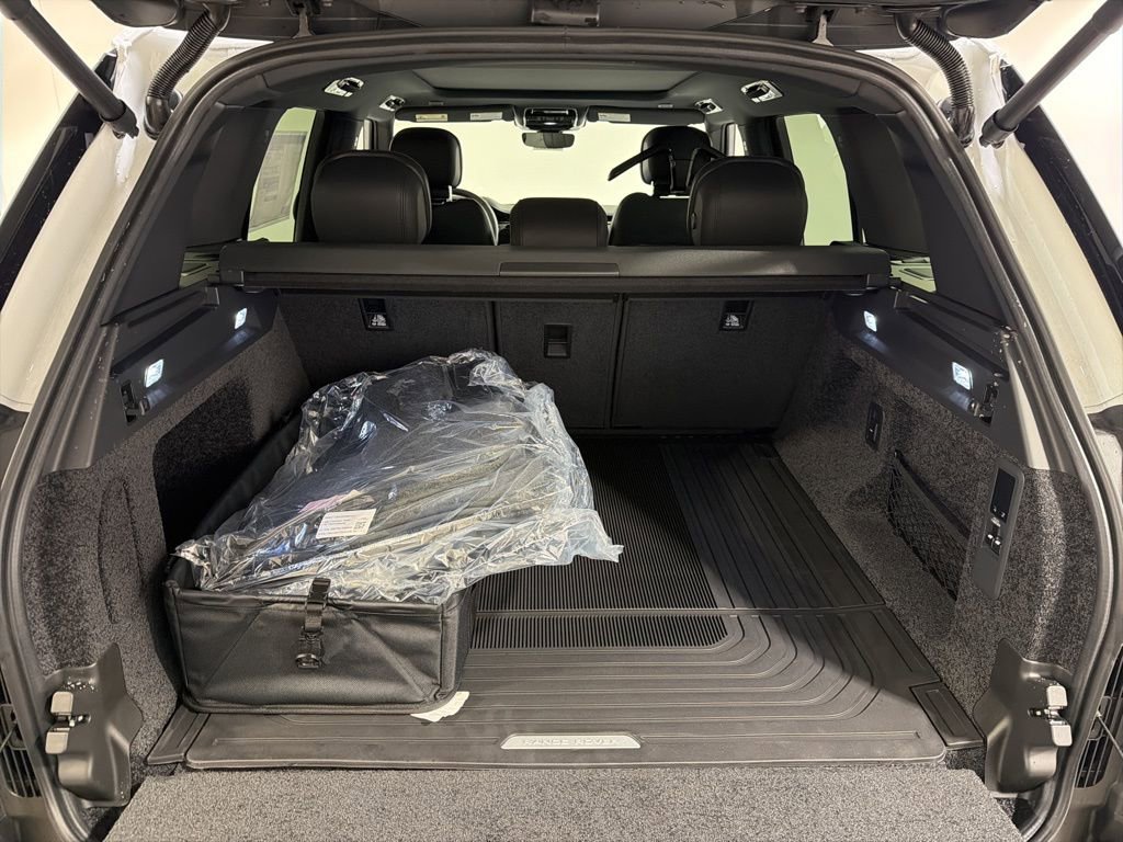 New 2026 Land Rover Range Rover SE image 29