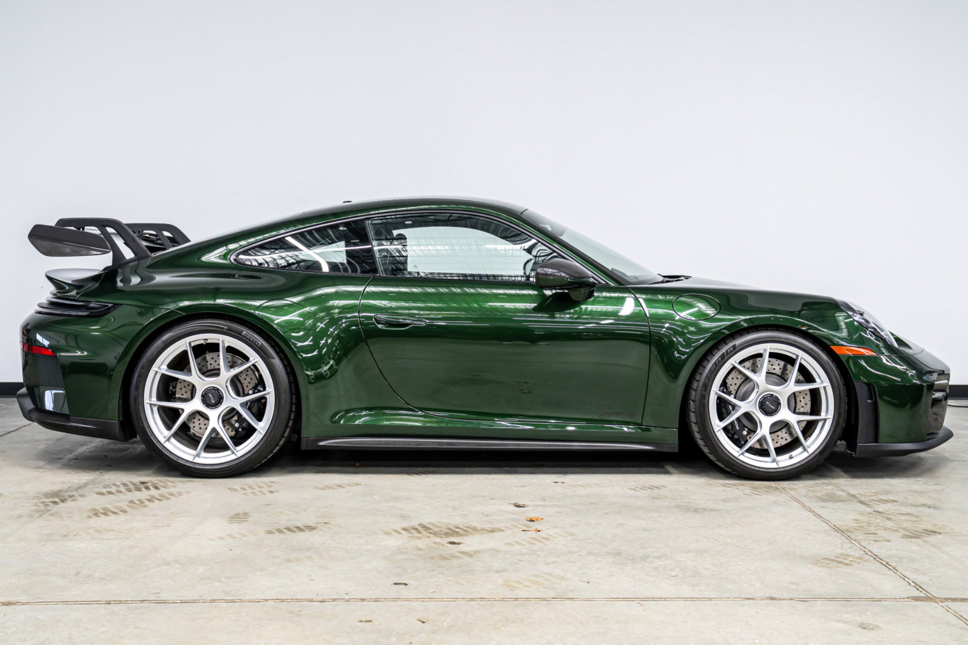 Used 2025 Porsche 911 GT3 RWD image 38