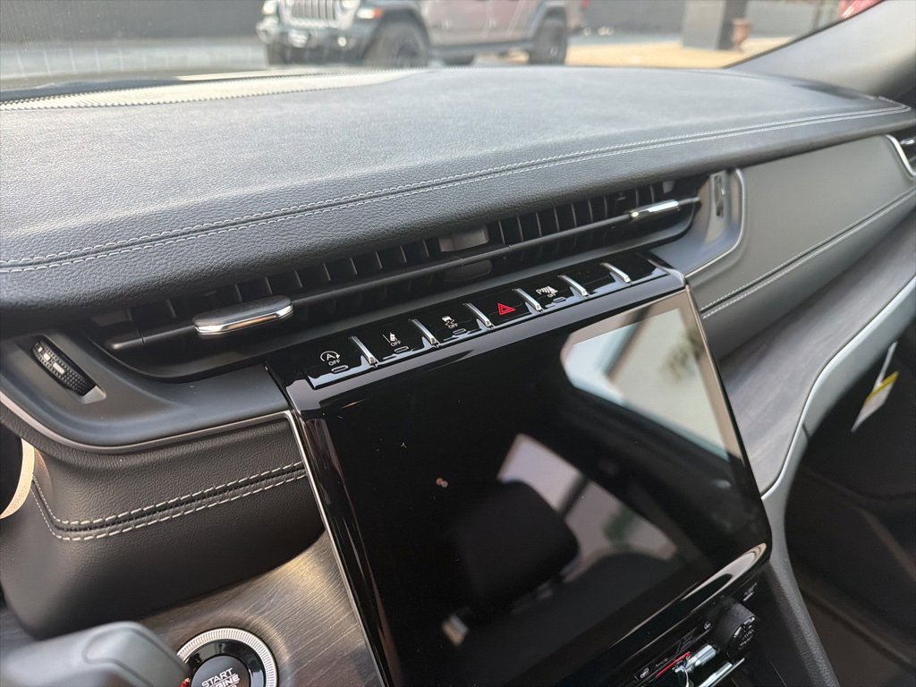 New 2025 Jeep Grand Cherokee L Limited image 31