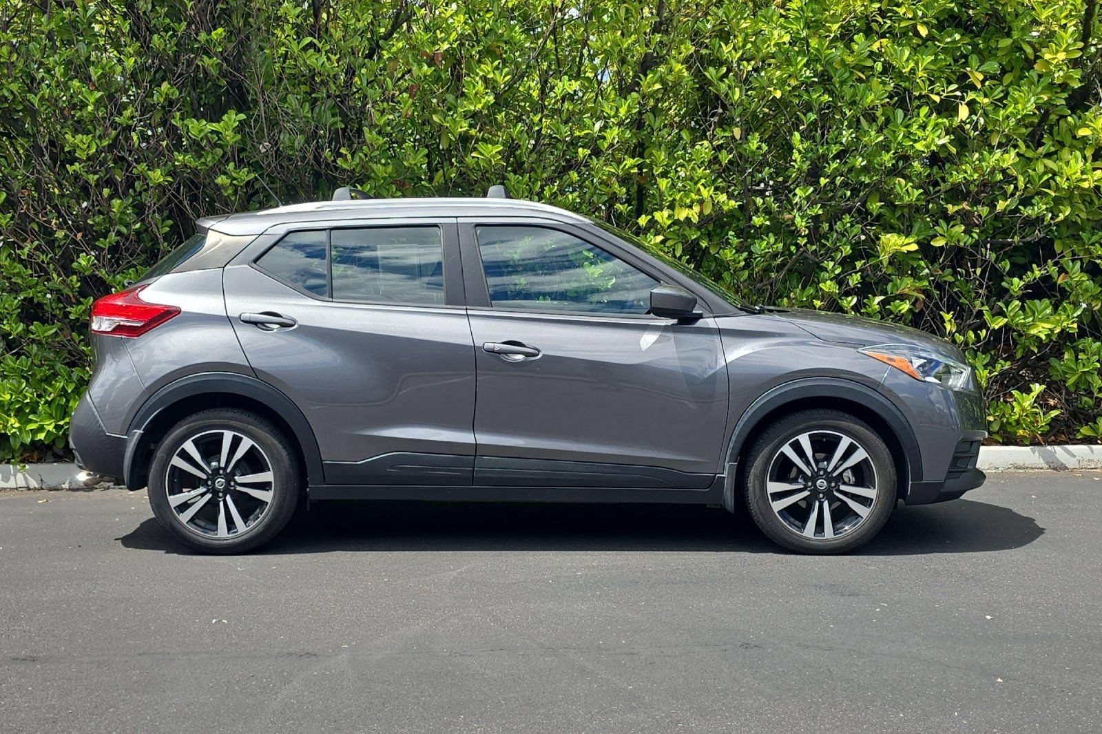 Used 2020 Nissan Kicks SV w/ Exterior Package FWD image 3