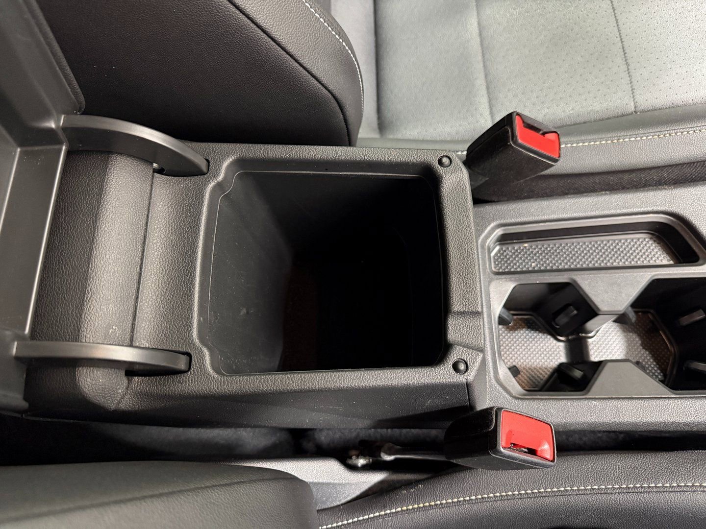 Used 2021 Volkswagen Tiguan SE image 32