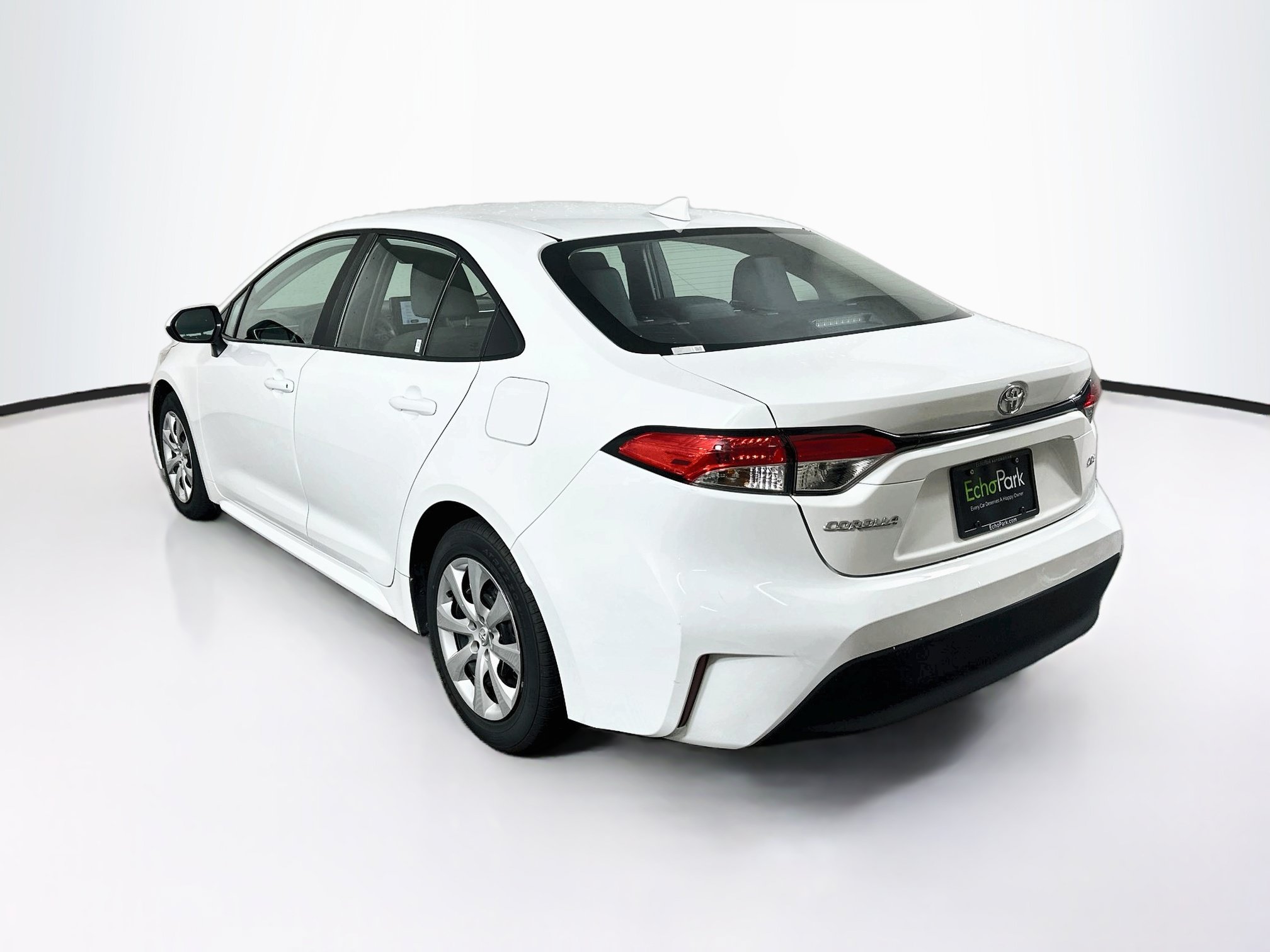 Used 2025 Toyota Corolla LE FWD image 5